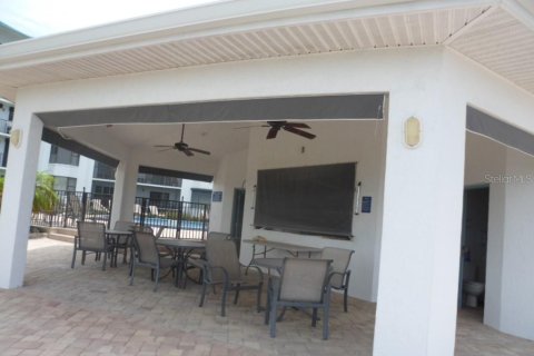 Condo in New Smyrna Beach, Florida, 2 bedrooms  № 1869247 - photo 11