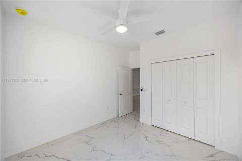 House in Lehigh Acres, Florida 4 bedrooms, 153.29 sq.m. № 2028294 - photo 9