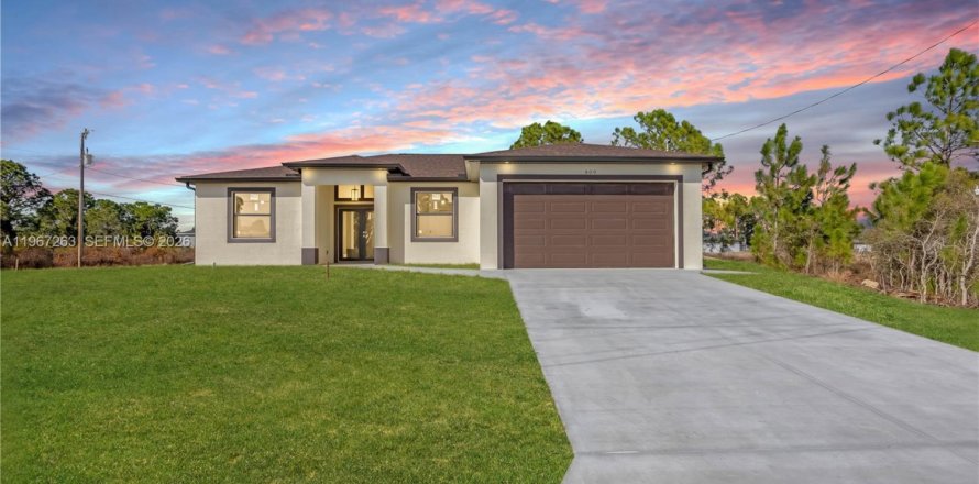 House in Lehigh Acres, Florida 4 bedrooms, 153.29 sq.m. № 2028294