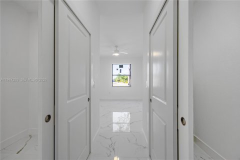 House in Lehigh Acres, Florida 4 bedrooms, 153.29 sq.m. № 2028294 - photo 14