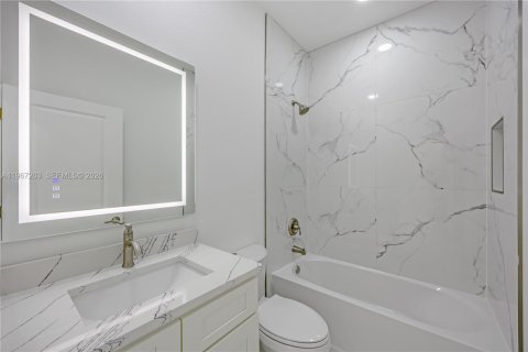 House in Lehigh Acres, Florida 4 bedrooms, 153.29 sq.m. № 2028294 - photo 18