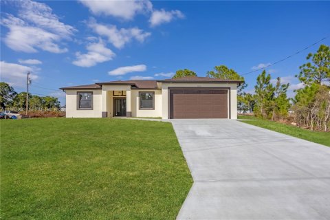 House in Lehigh Acres, Florida 4 bedrooms, 153.29 sq.m. № 2028294 - photo 24