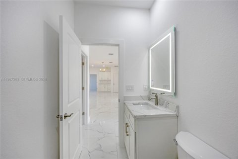 House in Lehigh Acres, Florida 4 bedrooms, 153.29 sq.m. № 2028294 - photo 19