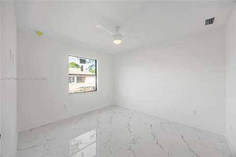 House in Lehigh Acres, Florida 4 bedrooms, 153.29 sq.m. № 2028294 - photo 12