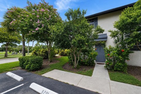 Townhouse in Sunrise, Florida 2 bedrooms, 95.5 sq.m. № 2282099