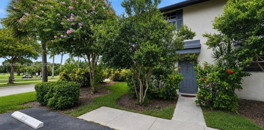 Townhouse in Sunrise, Florida 2 bedrooms, 95.5 sq.m. № 2282099