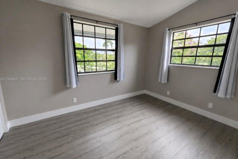 Townhouse in Sunrise, Florida 2 bedrooms, 95.5 sq.m. № 2282099 - photo 8