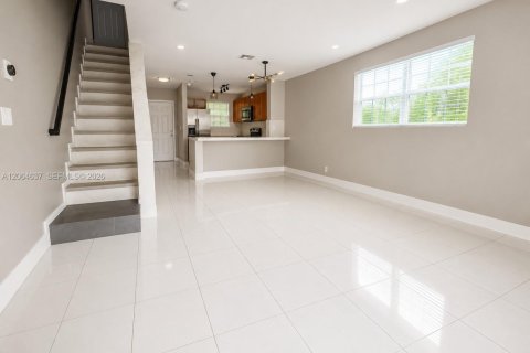 Townhouse in Sunrise, Florida 2 bedrooms, 95.5 sq.m. № 2282099 - photo 3