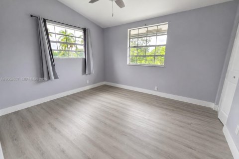 Townhouse in Sunrise, Florida 2 bedrooms, 95.5 sq.m. № 2282099 - photo 6