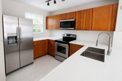 Townhouse in Sunrise, Florida 2 bedrooms, 95.5 sq.m. № 2282099 - photo 2