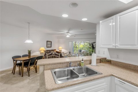 Condo in New Smyrna Beach, Florida, 2 bedrooms  № 1677613 - photo 14