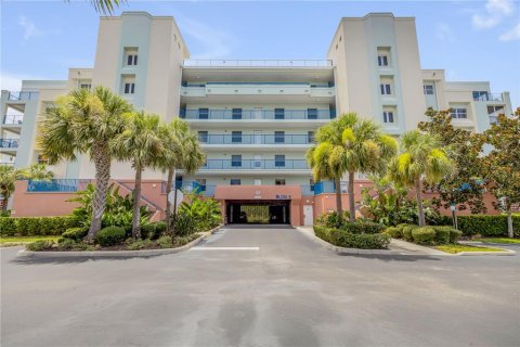 Condo in New Smyrna Beach, Florida, 2 bedrooms  № 1677613 - photo 1