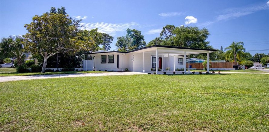 Villa ou maison à Saint Petersburg, Floride 3 chambres, 111.48 m2 № 1848481