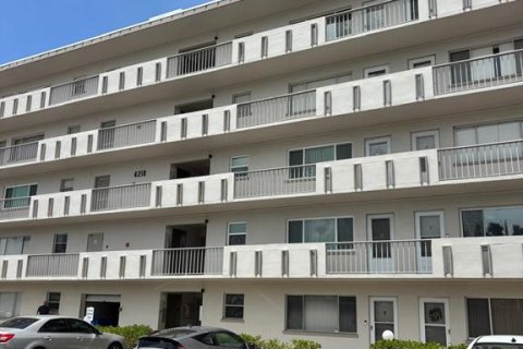 Condo in Bradenton, Florida, 1 bedroom № 2231876 - photo 4