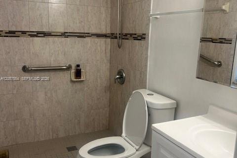 Снять в аренду виллу или дом в Майами, Флорида 3 спальни, 117.99м2, № 2191911 - фото 13