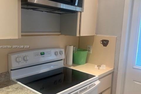 Снять в аренду виллу или дом в Майами, Флорида 3 спальни, 117.99м2, № 2191911 - фото 7