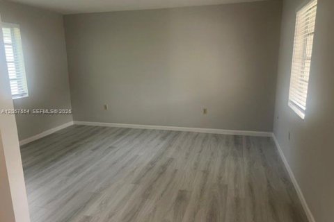 Снять в аренду виллу или дом в Майами, Флорида 3 спальни, 117.99м2, № 2191911 - фото 20