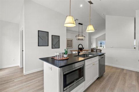 Touwnhouse à vendre à Orlando, Floride: 3 chambres, 202.62 m2 № 2428711 - photo 10