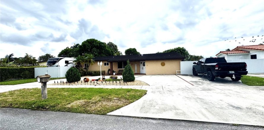 Casa en Miami, Florida 4 dormitorios, 205.96 m2 № 1965234