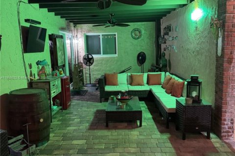 Casa en venta en Miami, Florida, 4 dormitorios, 205.96 m2 № 1965234 - foto 13