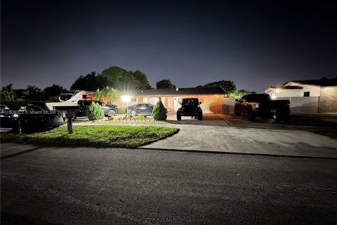 Casa en venta en Miami, Florida, 4 dormitorios, 205.96 m2 № 1965234 - foto 7