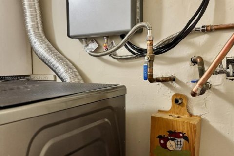 Casa en venta en Miami, Florida, 4 dormitorios, 205.96 m2 № 1965234 - foto 19