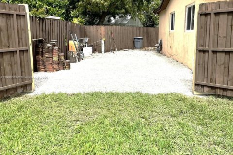 Casa en venta en Miami, Florida, 4 dormitorios, 205.96 m2 № 1965234 - foto 9