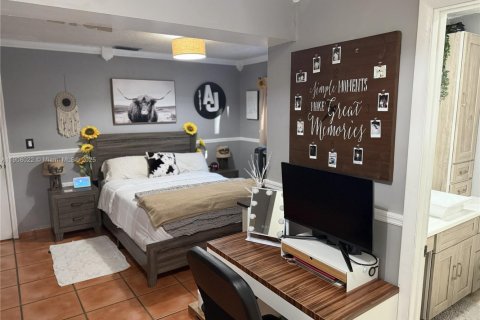 Casa en venta en Miami, Florida, 4 dormitorios, 205.96 m2 № 1965234 - foto 23