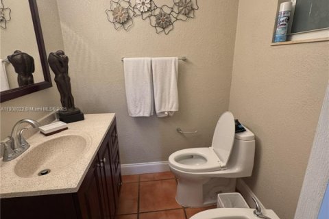 Casa en venta en Miami, Florida, 4 dormitorios, 205.96 m2 № 1965234 - foto 16