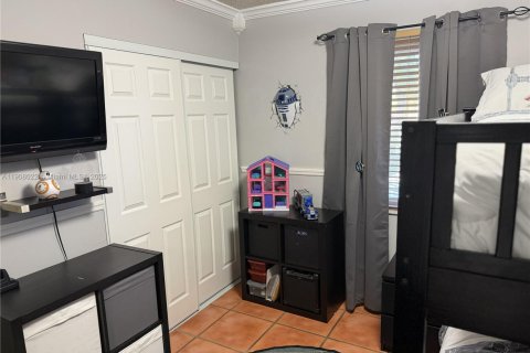 Casa en venta en Miami, Florida, 4 dormitorios, 205.96 m2 № 1965234 - foto 22