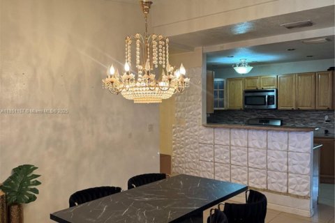 House in West Park, Florida 4 bedrooms № 1854789 - photo 6