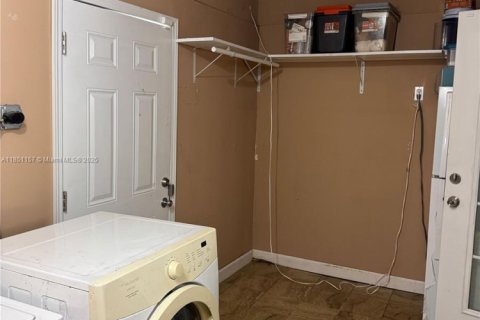 House in West Park, Florida 4 bedrooms № 1854789 - photo 18