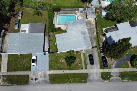 House in West Park, Florida 4 bedrooms № 1854789 - photo 2