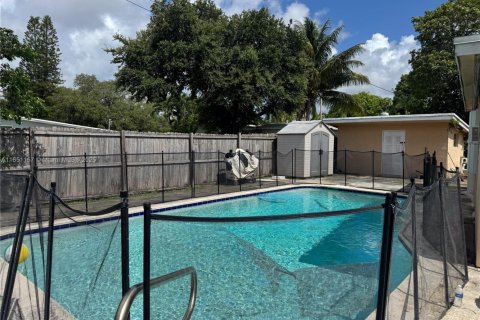 House in West Park, Florida 4 bedrooms № 1854789 - photo 22