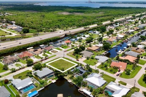 Купить земельный участок в Кейп-Корал, Флорида № 2221226 - фото 22