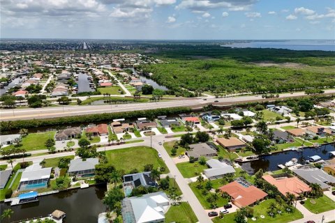 Купить земельный участок в Кейп-Корал, Флорида № 2221226 - фото 12