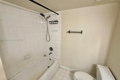 Condominio en alquiler en Coconut Creek, Florida, 2 dormitorios, 103.31 m2 № 1941607 - foto 15