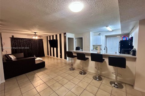 Copropriété à louer à Coconut Creek, Floride: 2 chambres, 103.31 m2 № 1941607 - photo 2