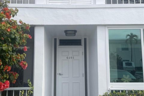 Снять в аренду кондоминиум в Форт-Лодердейл, Флорида 2 спальни, 111.48м2, № 1990500 - фото 2