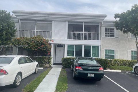 Снять в аренду кондоминиум в Форт-Лодердейл, Флорида 2 спальни, 111.48м2, № 1990500 - фото 1