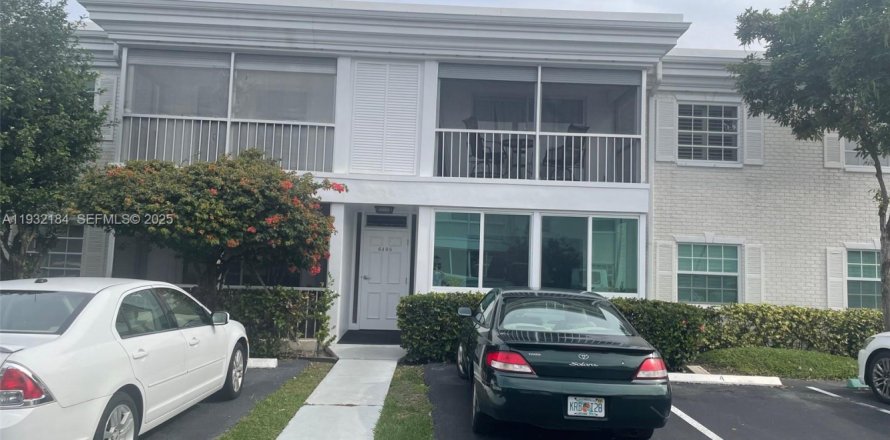 Кондоминиум с 2 спальнями в Форт-Лодердейл, Флорида № 1990500