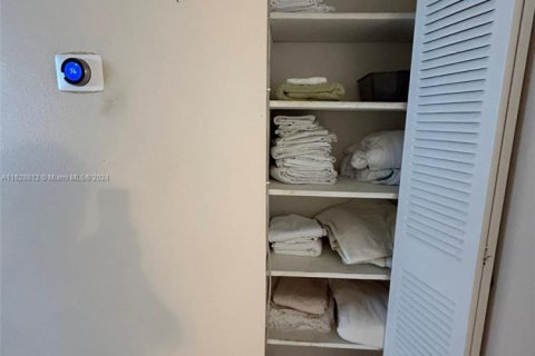 Copropriété à vendre à North Miami Beach, Floride: 2 chambres, 100.8 m2 № 1861887 - photo 13