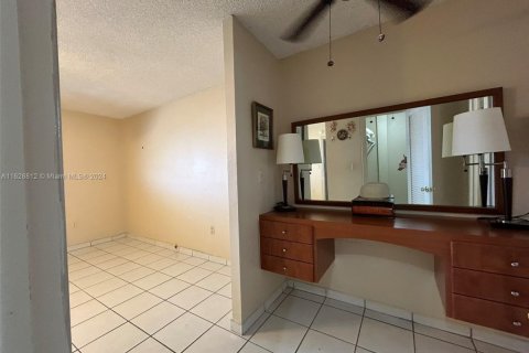 Copropriété à vendre à North Miami Beach, Floride: 2 chambres, 100.8 m2 № 1861887 - photo 20
