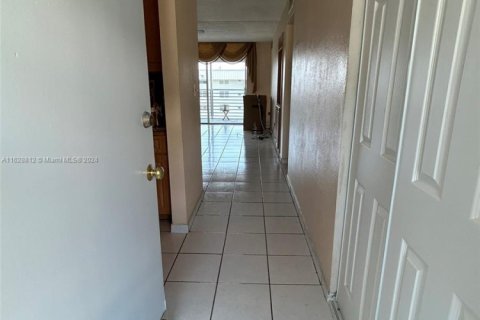Copropriété à vendre à North Miami Beach, Floride: 2 chambres, 100.8 m2 № 1861887 - photo 5