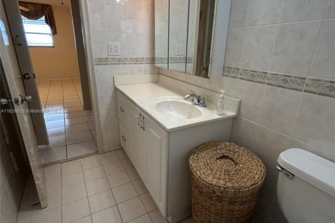 Copropriété à vendre à North Miami Beach, Floride: 2 chambres, 100.8 m2 № 1861887 - photo 23