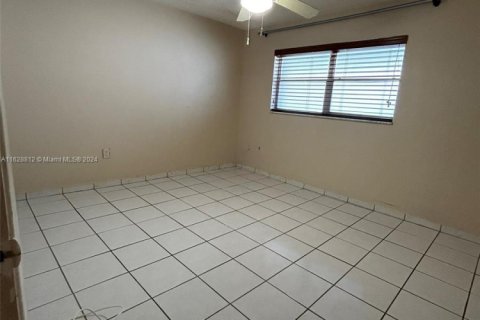Copropriété à vendre à North Miami Beach, Floride: 2 chambres, 100.8 m2 № 1861887 - photo 14