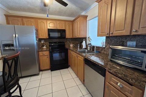 Copropriété à vendre à North Miami Beach, Floride: 2 chambres, 100.8 m2 № 1861887 - photo 10