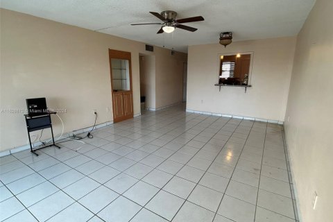 Copropriété à vendre à North Miami Beach, Floride: 2 chambres, 100.8 m2 № 1861887 - photo 7