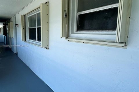 Copropriété à vendre à North Miami Beach, Floride: 2 chambres, 100.8 m2 № 1861887 - photo 4
