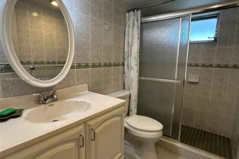 Copropriété à vendre à North Miami Beach, Floride: 2 chambres, 100.8 m2 № 1861887 - photo 17